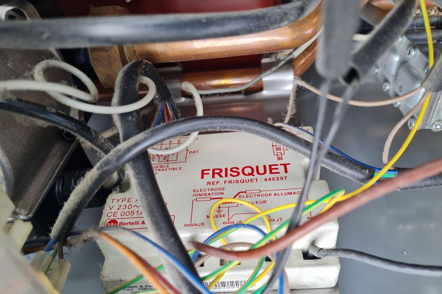 Pression & circuit Ariston aux Clayes-sous-Bois